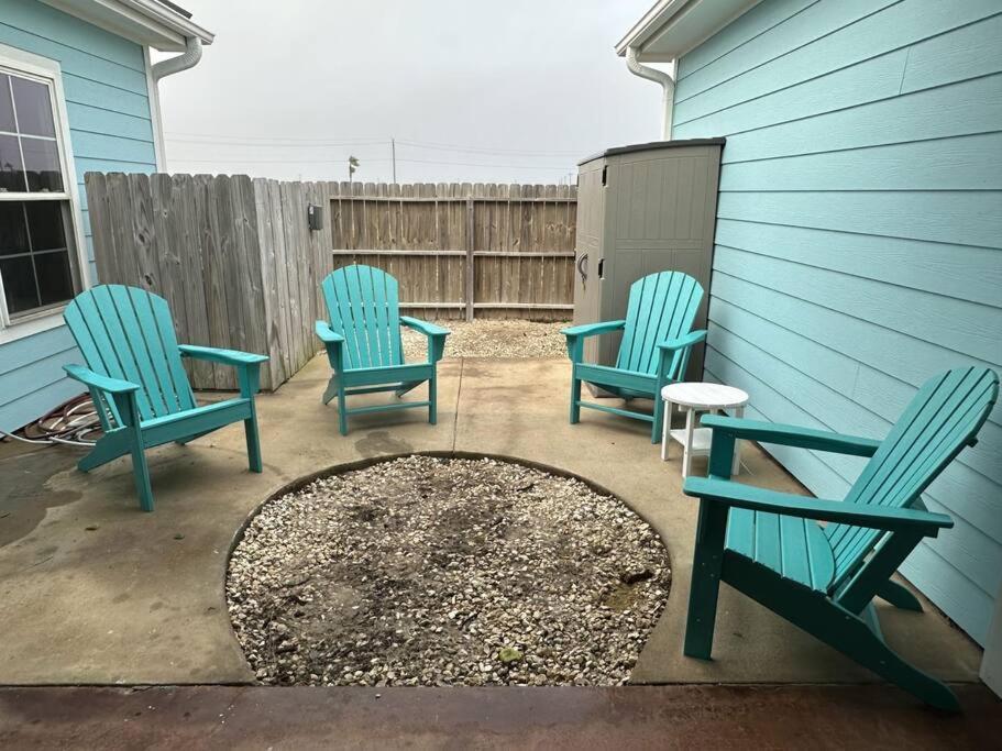 Barefoot - Pet Friendly- 2 Bdrm Townhome Villa Corpus Christi