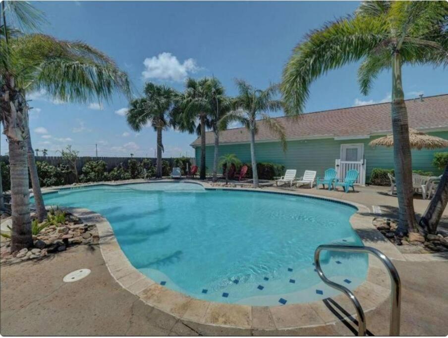 Barefoot - Pet Friendly- 2 Bdrm Townhome * Corpus Christi
