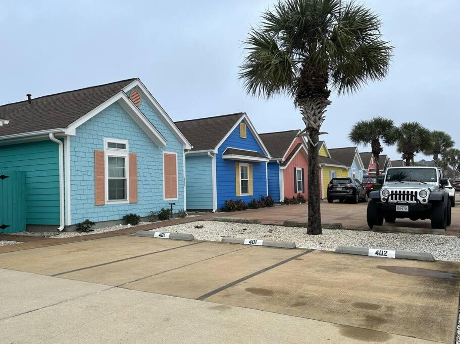 Barefoot - Pet Friendly- 2 Bdrm Townhome Corpus Christi