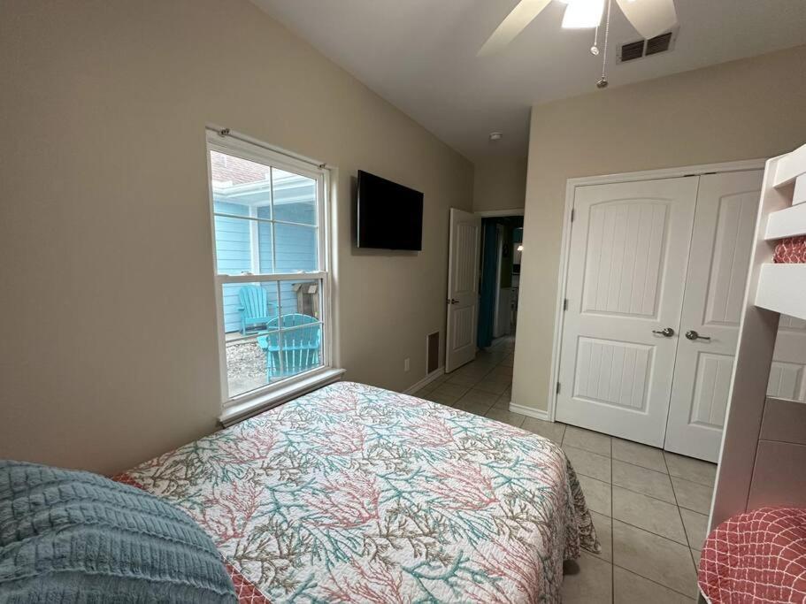 Barefoot - Pet Friendly- 2 Bdrm Townhome Villa Corpus Christi