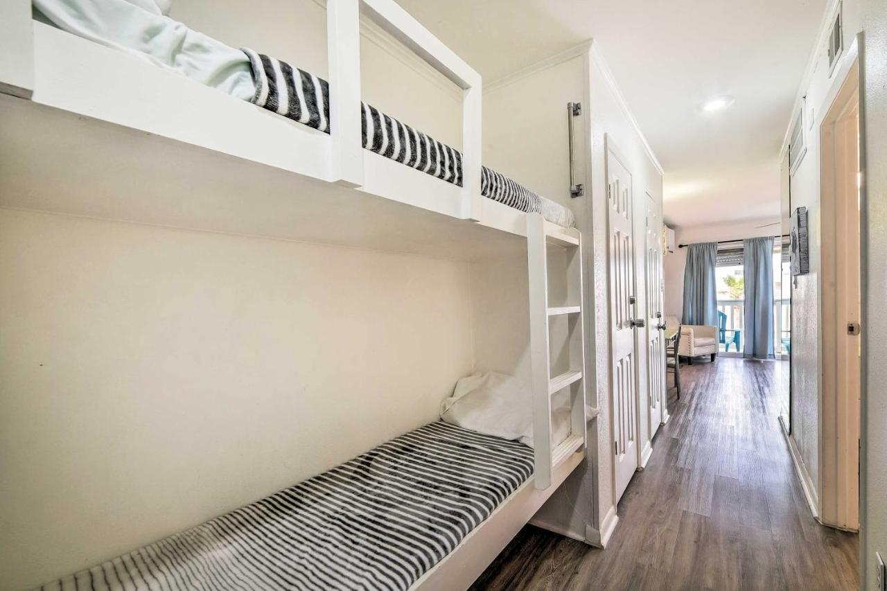 Sun-soaked Texas With North Beach Access! Apartment