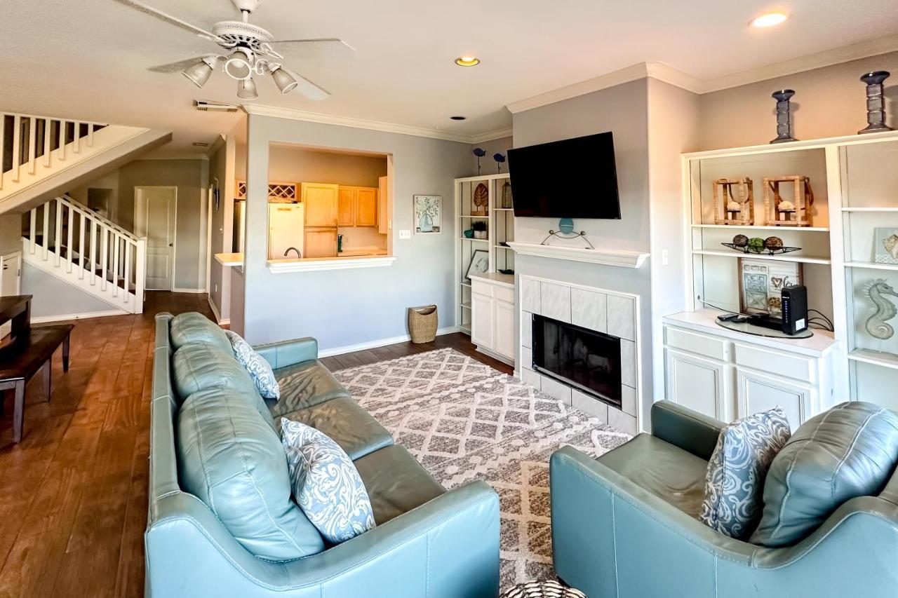 The Turquoise Turtle, #202 *