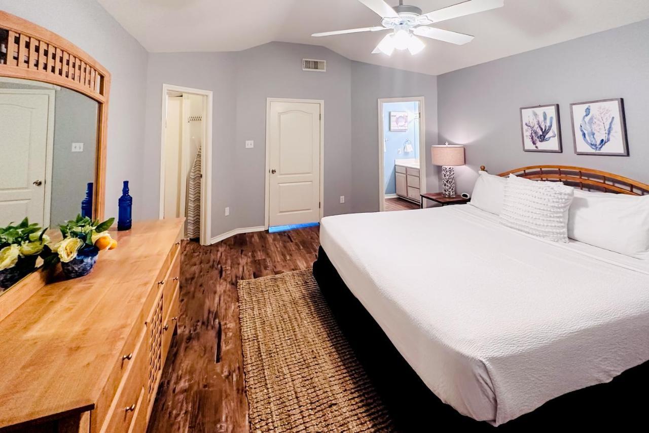 The Turquoise Turtle, #202 Holiday home *