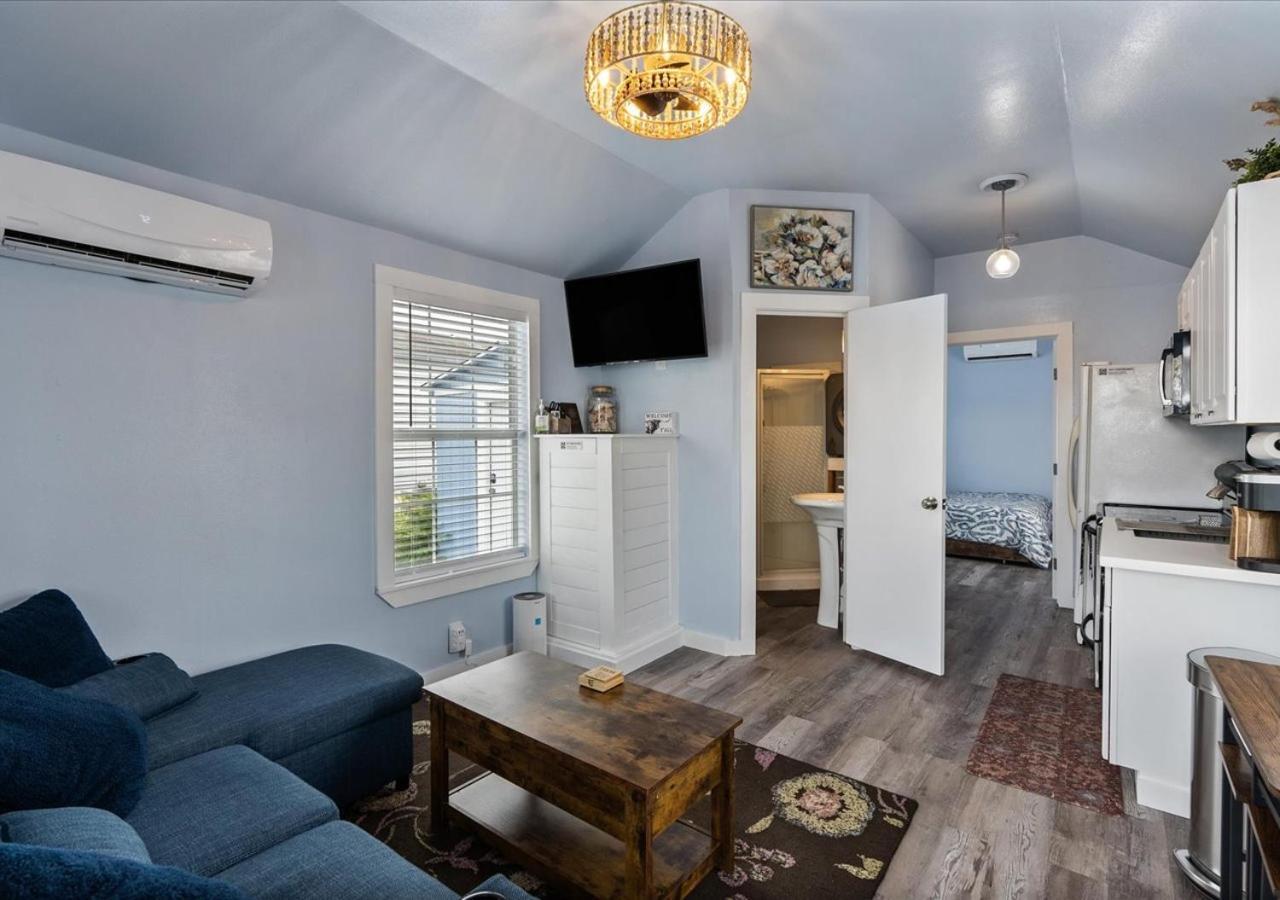 Coastal Haven Minutes From Beaches And Downtown Holiday home