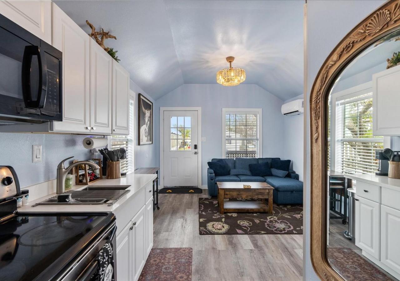 Coastal Haven Minutes From Beaches And Downtown Holiday home