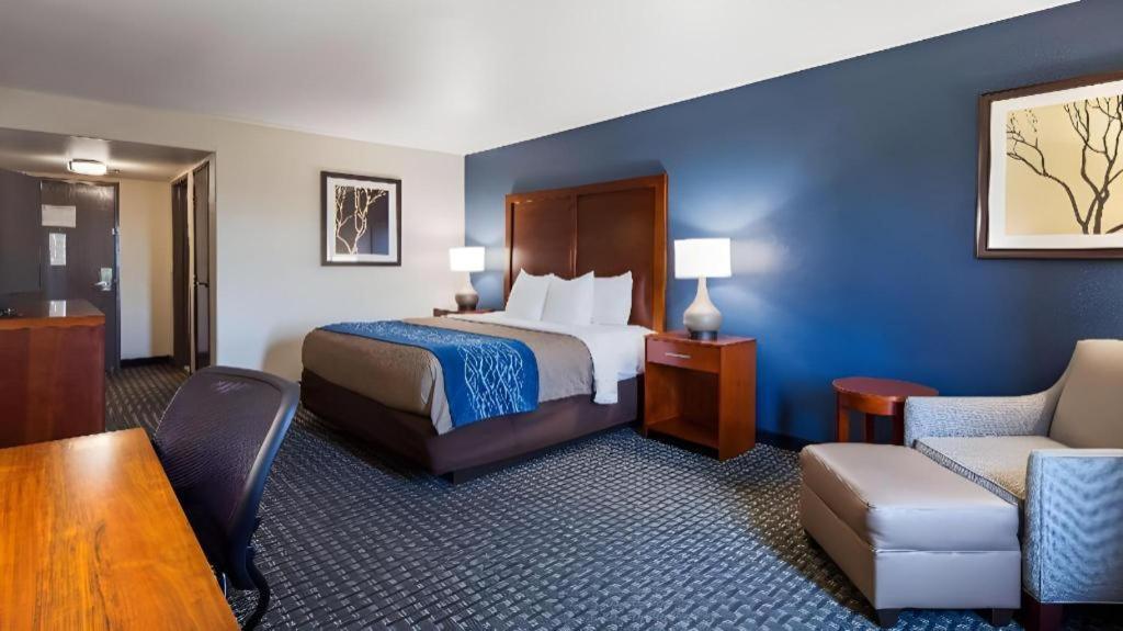 Western Northwest & Hotel 2*