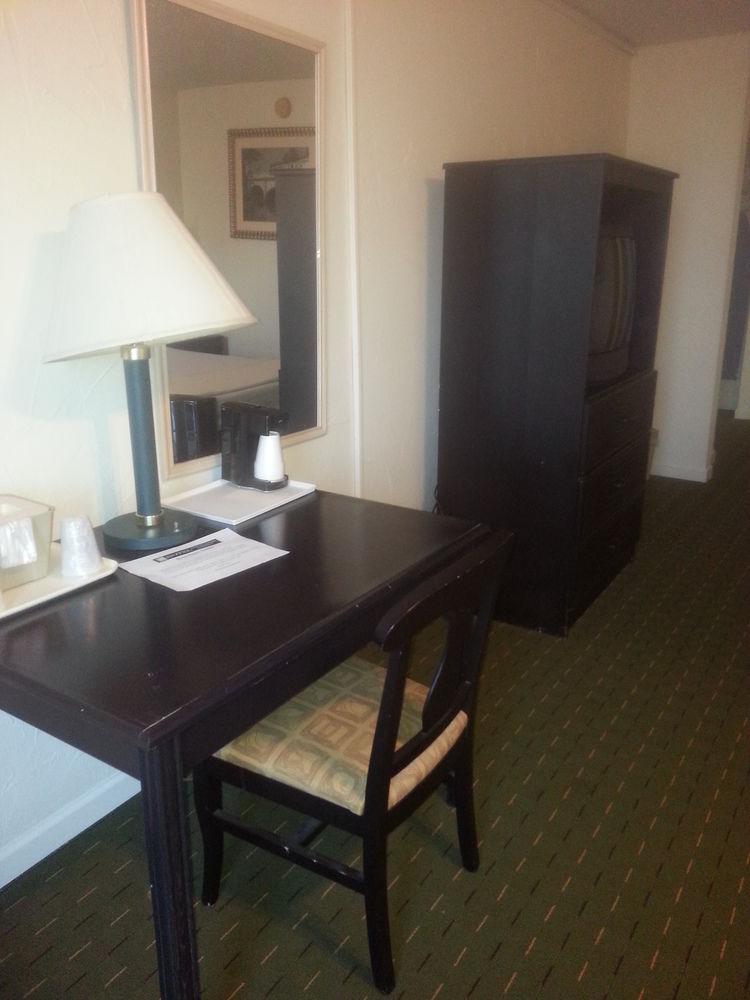 Bayfront Motel 3*
