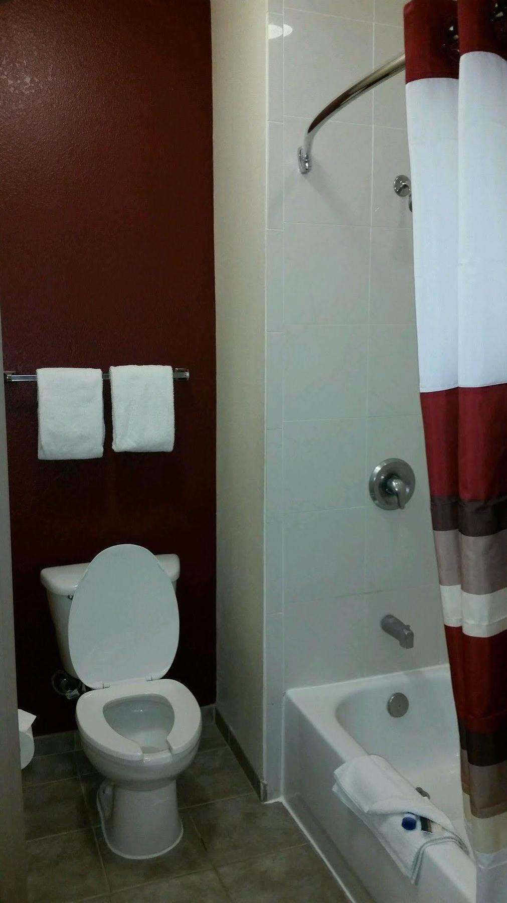 Hotel Red Roof & 2*