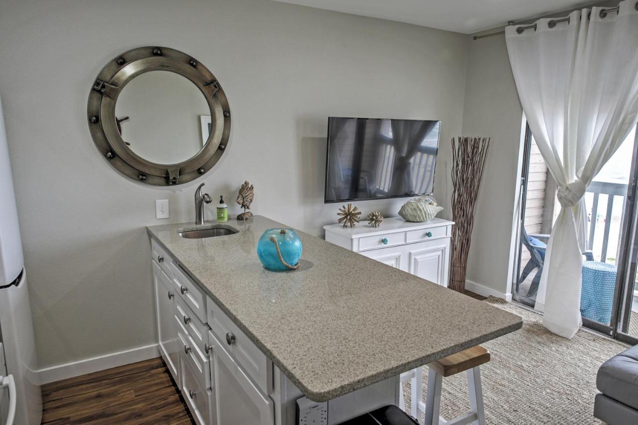 Beachfront With Deck And Views! Apartment *