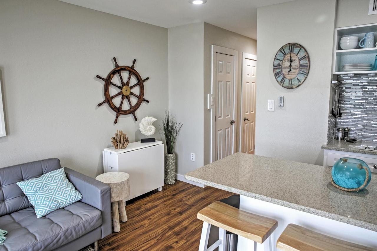 Apartment Beachfront With Deck And Views!
