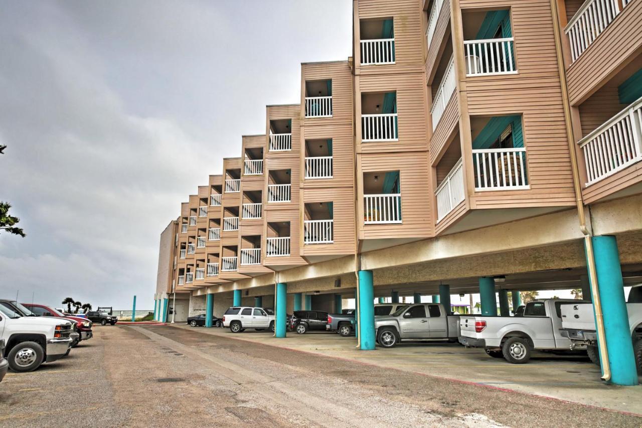 Beachfront With Deck And Views!