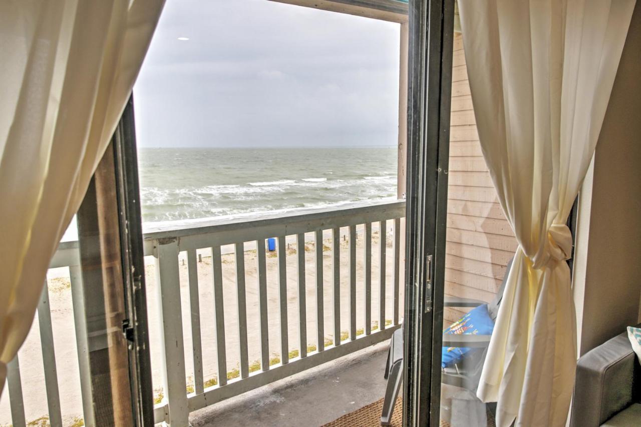 Beachfront With Deck And Views!