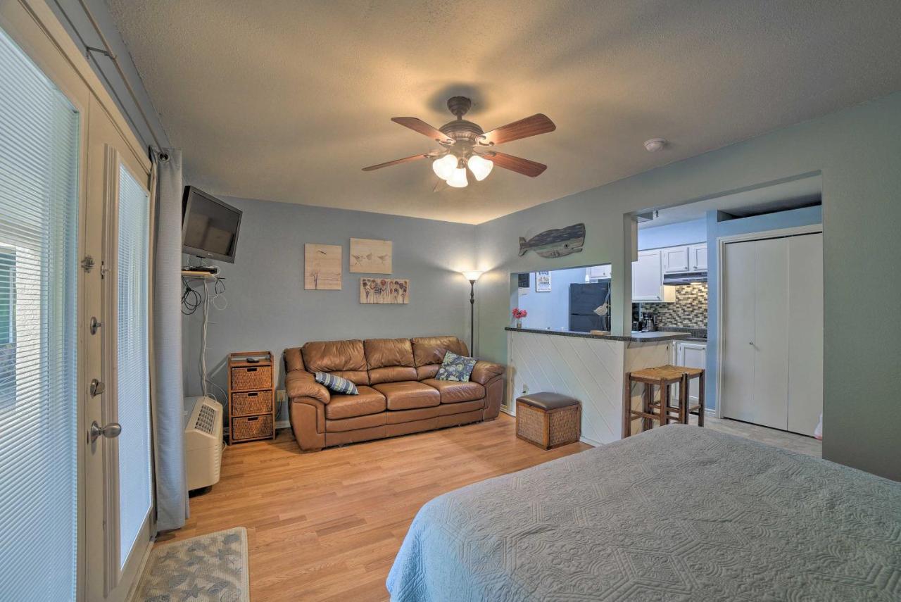 Apartment With Pool Walk To The Beach! *