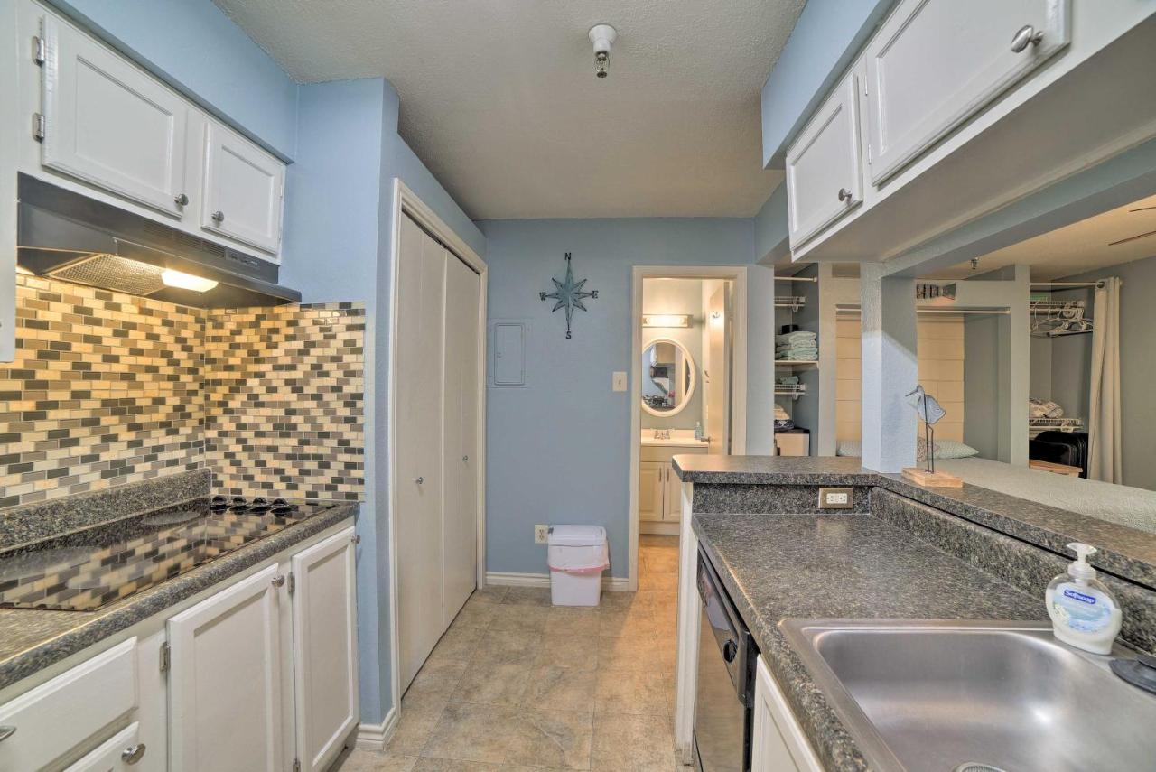 Apartment With Pool Walk To The Beach! *