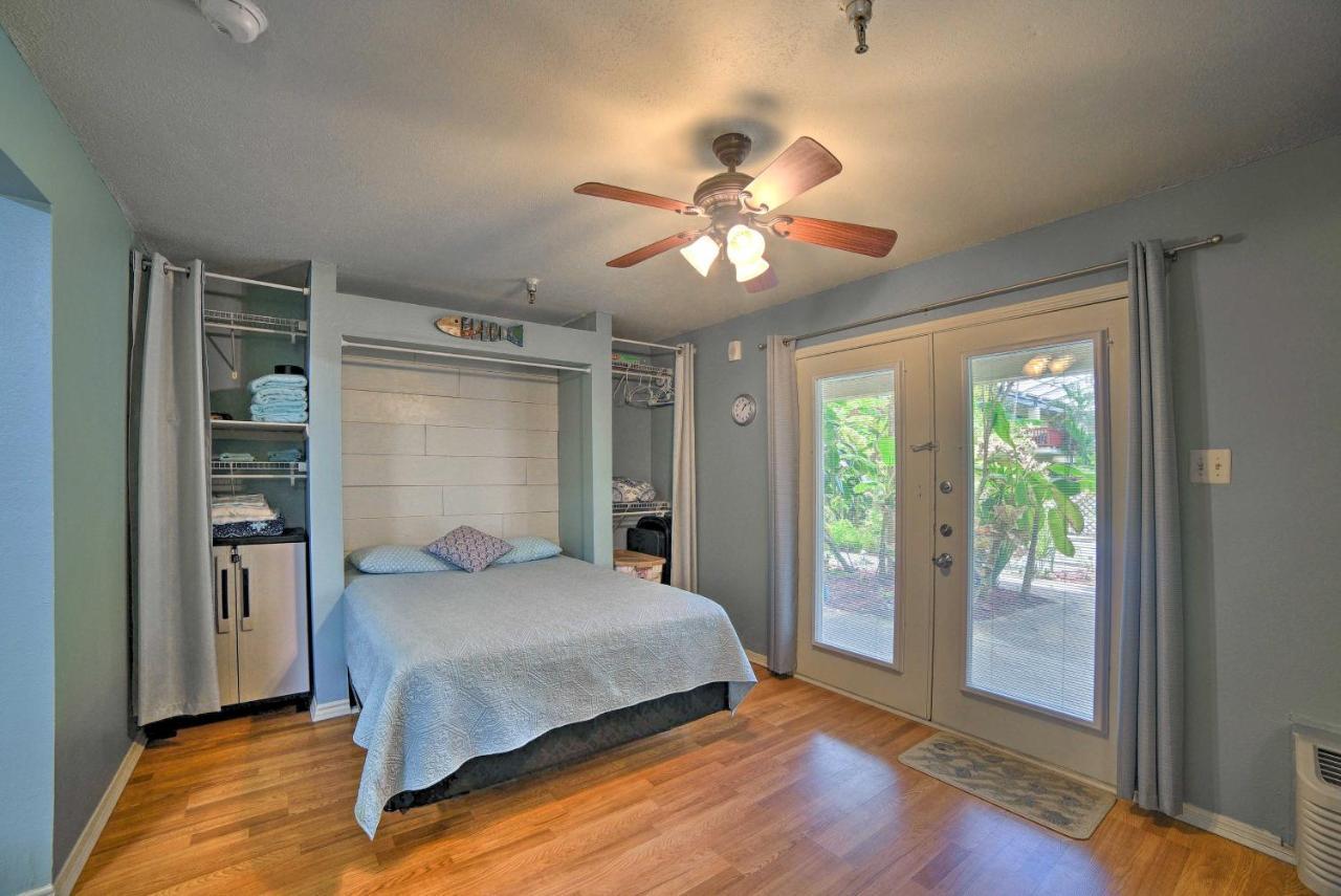 Apartment With Pool Walk To The Beach!