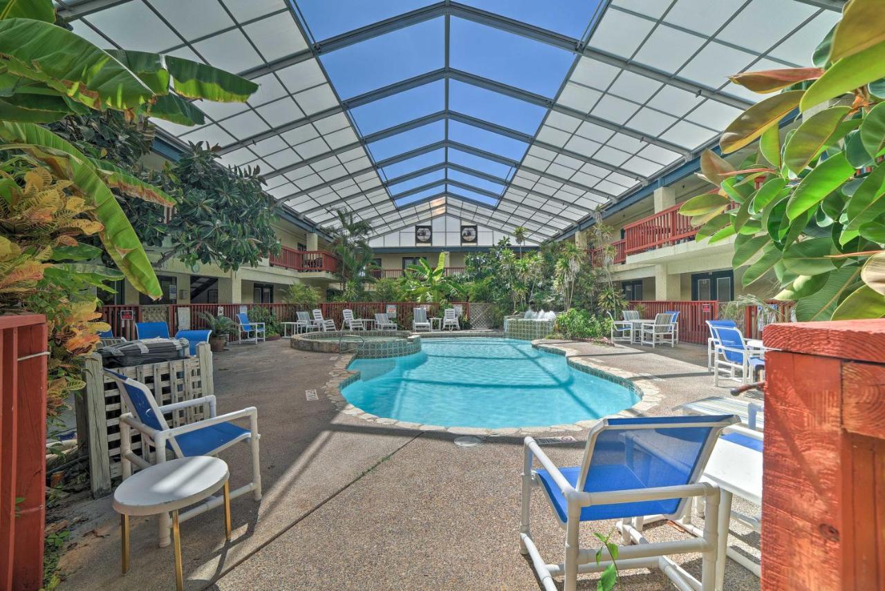 With Pool Walk To The Beach! Apartment *