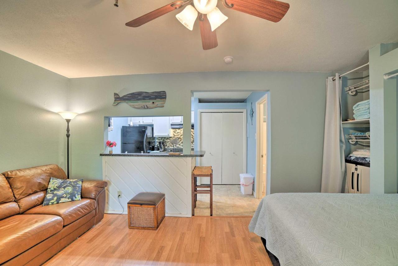 With Pool Walk To The Beach! Apartment *
