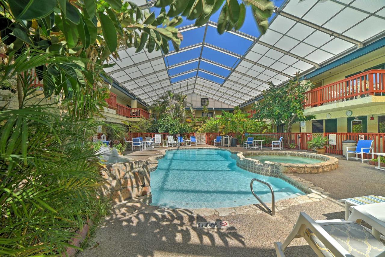 Apartment With Pool Walk To The Beach!