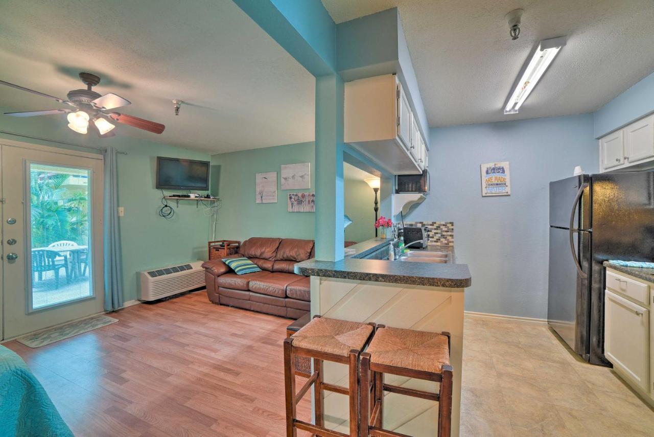 With Pool Walk To The Beach! Apartment Corpus Christi